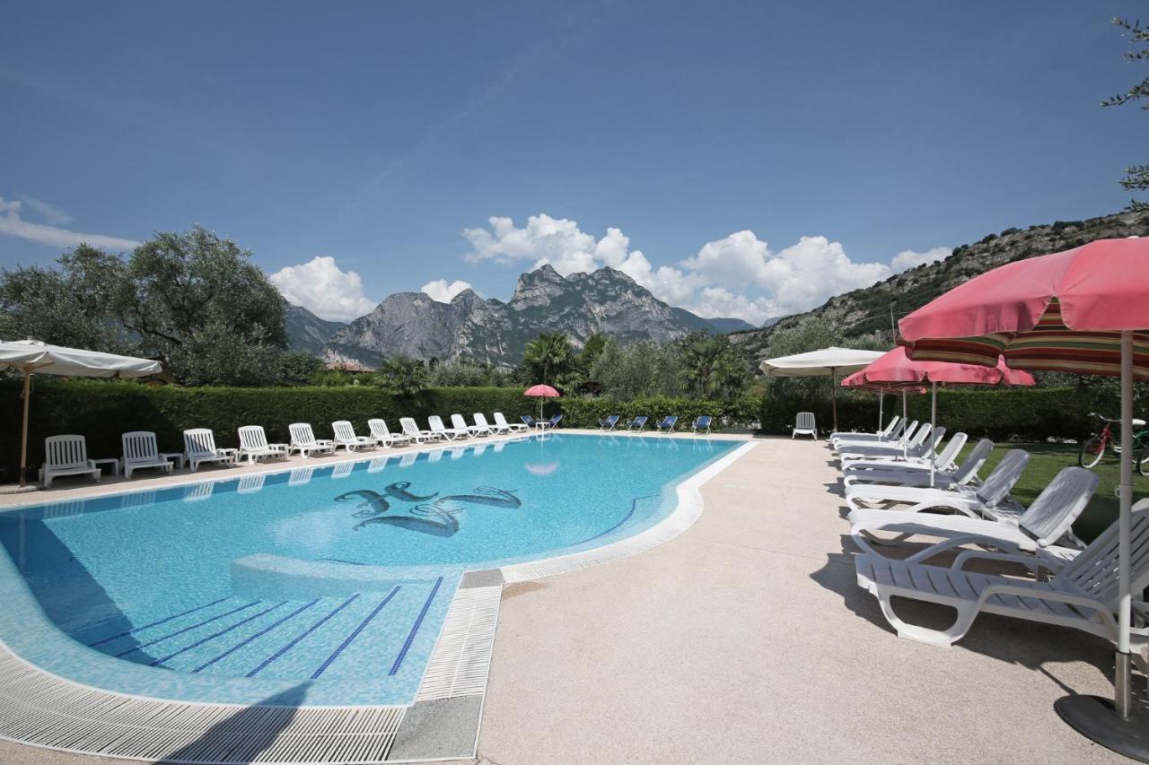 Hotel Villa Verde Torbole Sul Garda Bagian luar foto