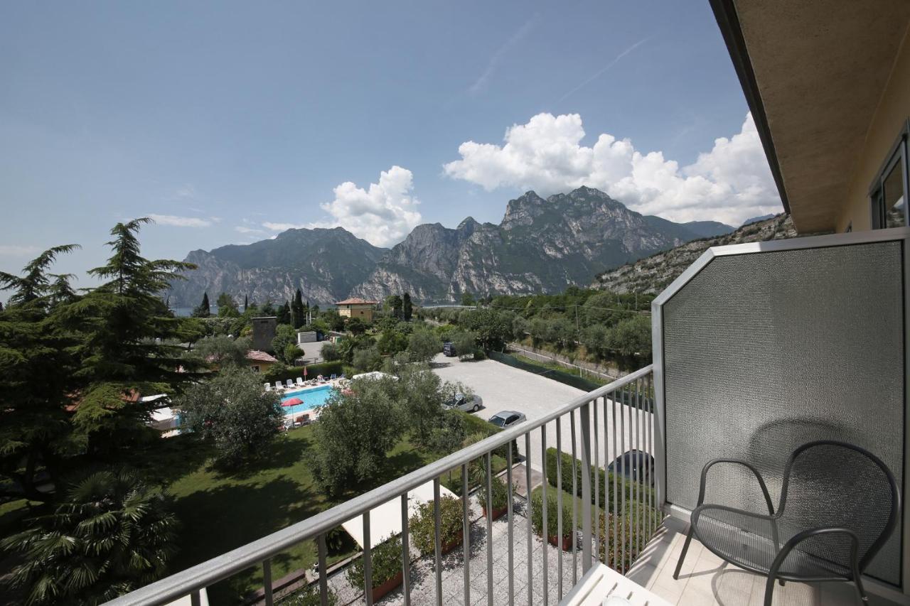 Hotel Villa Verde Torbole Sul Garda Bagian luar foto
