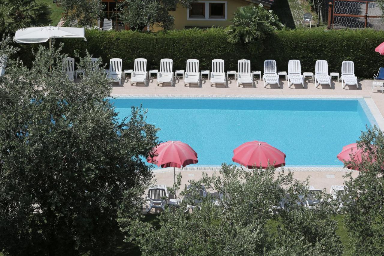 Hotel Villa Verde Torbole Sul Garda Bagian luar foto