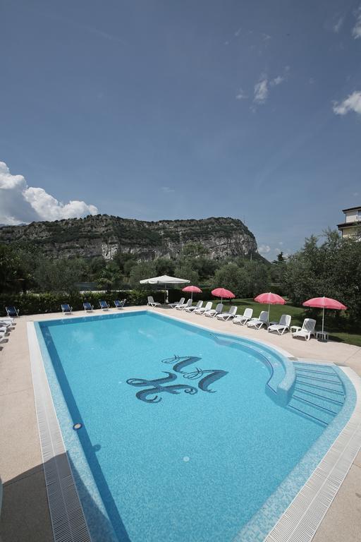 Hotel Villa Verde Torbole Sul Garda Bagian luar foto
