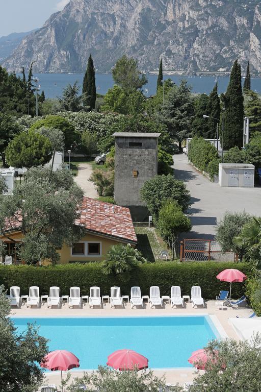 Hotel Villa Verde Torbole Sul Garda Bagian luar foto