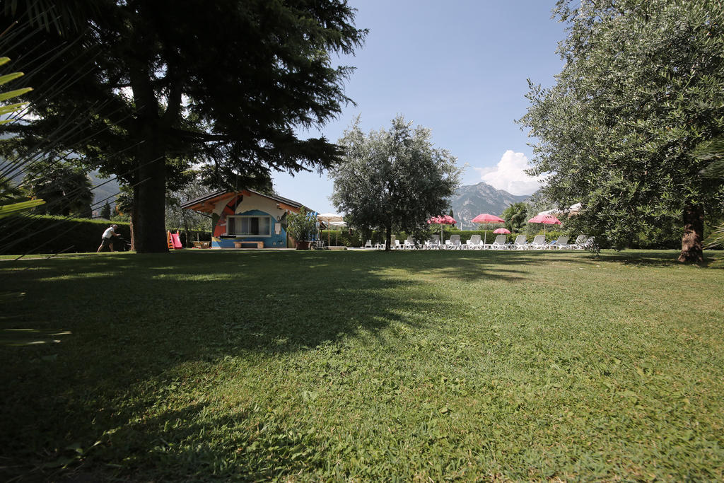 Hotel Villa Verde Torbole Sul Garda Bagian luar foto