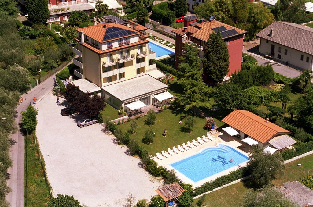 Hotel Villa Verde Torbole Sul Garda Bagian luar foto