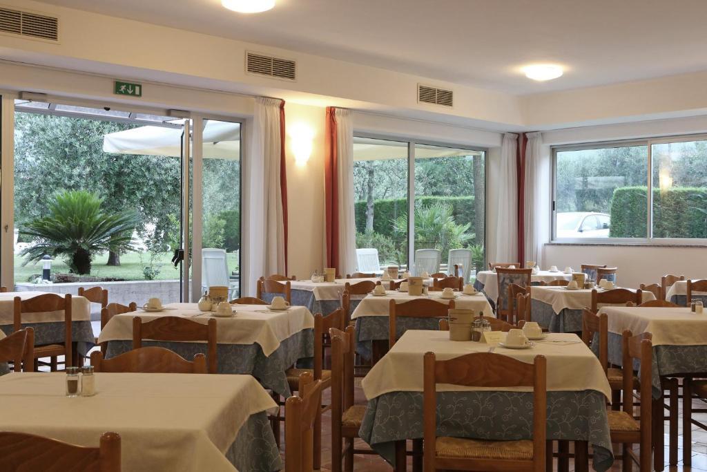 Hotel Villa Verde Torbole Sul Garda Bagian luar foto