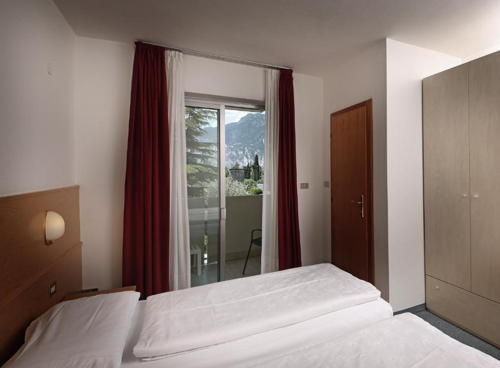 Hotel Villa Verde Torbole Sul Garda Bagian luar foto