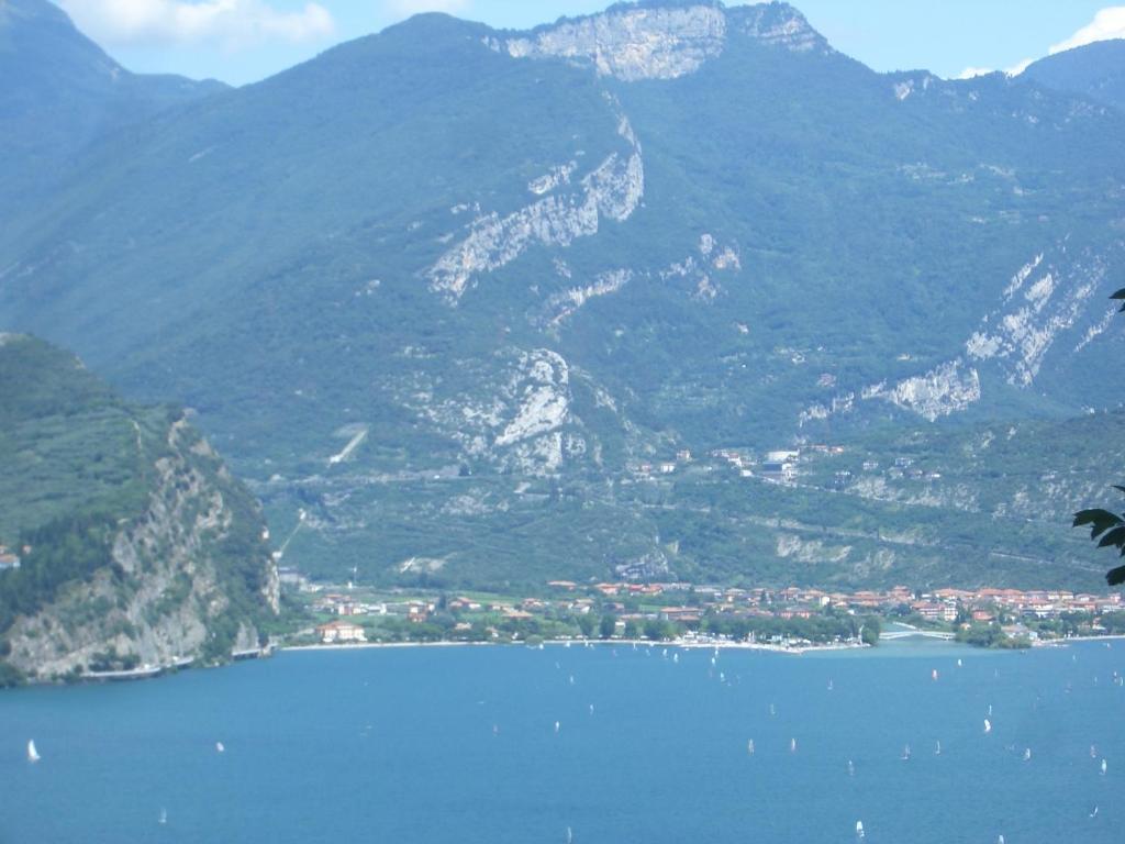 Hotel Villa Verde Torbole Sul Garda Bagian luar foto